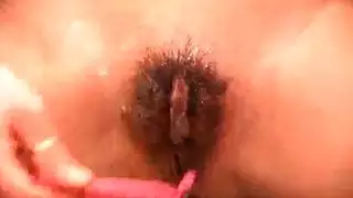 كلب ينبك بنت صغيرت