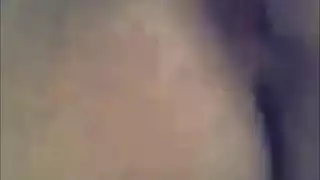 العاهرة العربية اللطيفة تستسلم للجماع الجماعي في النادي