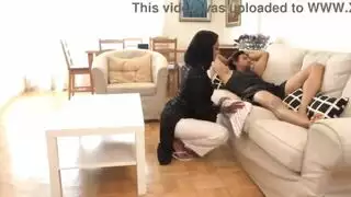 بورن عربي: الخادمة المحجبة تأخذ زب كبير