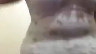 امرأة سعودية سعودية ترقص أمام الكاميرا لمزيد من زيارة xarabx