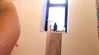 يوم كدمية جنسية يجعلها تتوق للعبادة القاسية والسائل المنوي