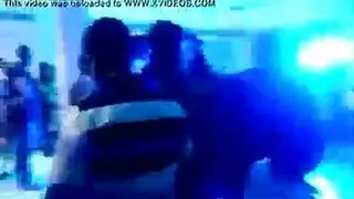 امرأة سمراء جميلة ، تينا كاي ورجل أسود وسيم سخيف خلال مقطع فيديو إباحي جميل
