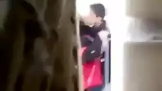 ولد وبنت يتبوسن