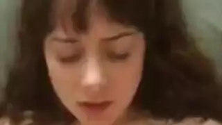 جمال العيون الزرقاء في صباح جميل جميل