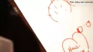 ملابس جلدية وأثداء طبيعية ضخمة وجنس صريح مكثف