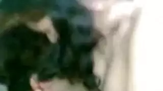 إباحي هندي: جلسة تقبيل حارة تتحول إلى مضاجعة جامحة