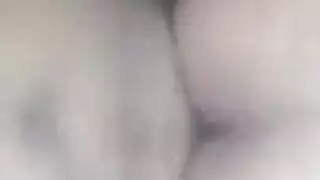 عصابة جماعية مع فتاة مثيرة: إيلاج مزدوج في النادي