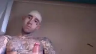 مص عميق مع بصق وينتهي بقذف على الوجه