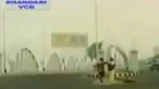 شرج متطرف مع عمود أسود سميك