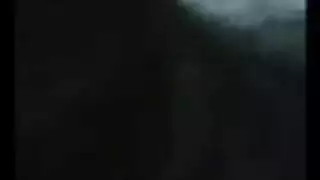 قضيب أسود وحشي يمدد عاهرتين من الكلية في وضعية كلابية