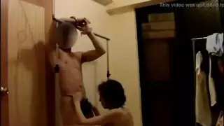 زوجة ناضجة مثيرة تمارس الجنس مع رجلين أسودين في وقت واحد