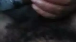 بنتين بيتصلوا بصديقهم عشان يمارسوا الجنس وهم بيستحموا