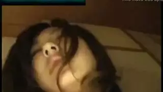 الطبيعية الصغيرة الصدر في سن المراهقة جاهزة للديك