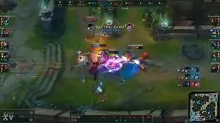 فتاة غريبة تأخذ أربعة قضبان ضخمة في فيلم إباحي صريح