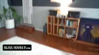 مشهد إباحي: فتاة عربية تبتلع السائل لإخفاء الحقيقة