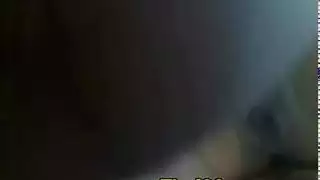 فيديو منزلي صريح: مراهقة عربية تستكشف جسدها