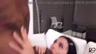 قضيب أسود ضخم يضاجع فتحات الفتاة المصرية الفاجرة الضيقة