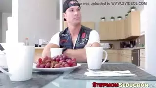 مراهقة عربية تحصل على متعة قاسية من قضيب صلب