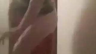 برونيتي مثيرة كبيرة الصدر إيلا نوكس تمارس الجنس بقوة مع صديق ابنها الشهواني