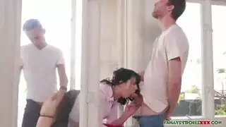 دمية جنس مراهقة تعبد قضيب نجم إباحي ضخم