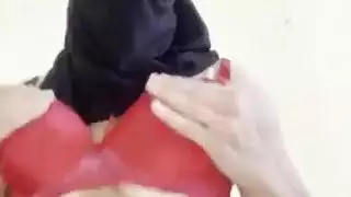 كبير الثدي بيانو اليابانية في العام