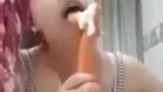 سارة المغربية العاهرة تتوق لمص القضيب الصلب