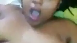 ينيك اخته عندما كانت تنظف الغرفه