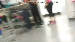 الزوجان الشهوانيان إلسا جان وزوجها في مشهد إباحي في غرفة النوم