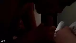 مقدمة برامج مثيرة تحصل على مهبلها الضيق مضروباً