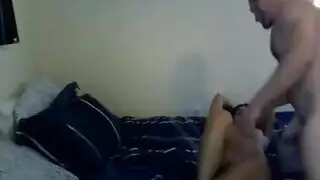 سمراء ساخنة تستمني بمجموعة قضبان اصطناعية