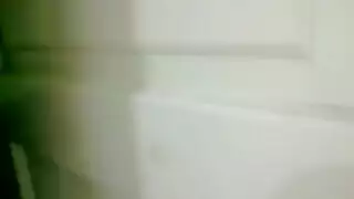 استئجار عاهرة في مصر: زبون مثار يمارس الجنس معها بعنف