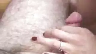 تتخطى الحفلة لتمارس العادة السرية بديلدو