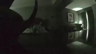 علاقة جار متسلل: ربة منزل ساخنة تخون مع الجار المجاور