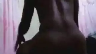 من التدليك إلى وضعية الكلب – المعالج يضرب فتحتها الضيقة