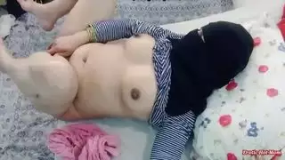 جنس خشن مع محجبة و أنين هندي و فتحات ضيقة