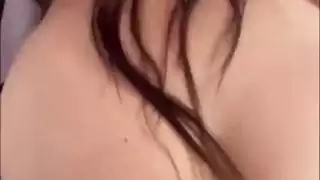 ربة منزل وقحة يدها على زبه، عينيه على جسمي، وينتهي بالقذف داخلي