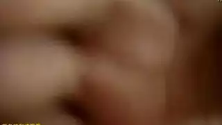 محبوس ومستغل: سجين يُؤخذ من قبل شخصية سلطة