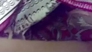 نودز مصرية تتصور ببزازها كبيرة لبن