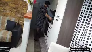 الطالب المهووس يمارس الجنس مع كس زوجة أبيه بعد الواجبات