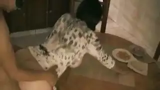 الرغبات السرية: الابن يسيطر على أمه في مشهد خلفي صريح