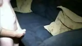 شعر العانة المرتجف والمني المتدفق من شق مشعر