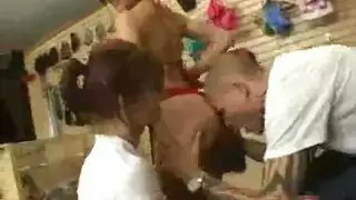 جنس بكاميرا سرية: أم عربية تتعرض لإيلاج مزدوج