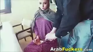 فحل عربي ينكش بقسوة: مشهد ضرب الفرج