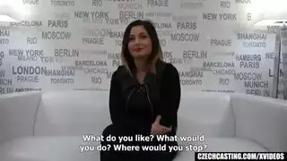 عيد الحب إكس إكس إكس: عاهرة محترفة تأخذ زب كبير لجماع عنيف وحلق عميق