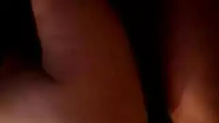 صديقتان مقربتان تستكشفان اللعب الشرجي الصارخ بعد التعري