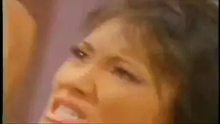 امرأة سمراء اللغة السويدية الإسكات