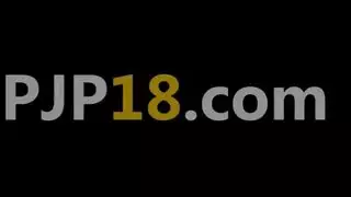 ممرضة مرهقة تحصل على راحة إباحية قاسية من رجل أكبر سناً